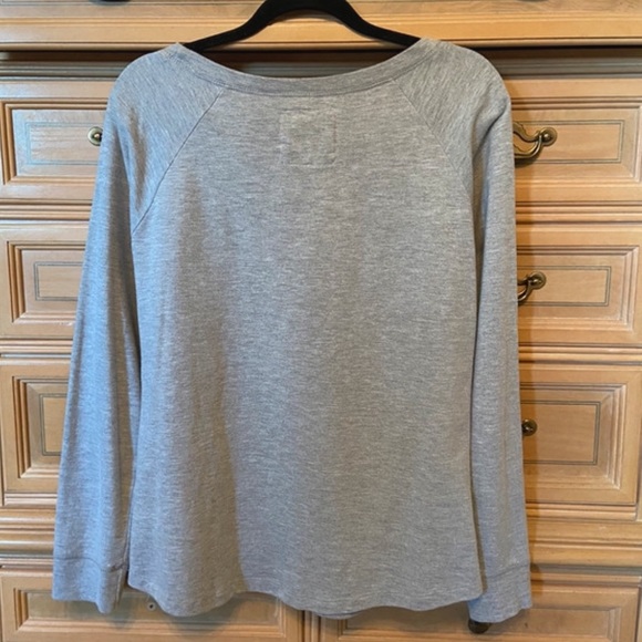 Gray & White Lace Long Sleeve Top Size XL - Picture 2 of 8